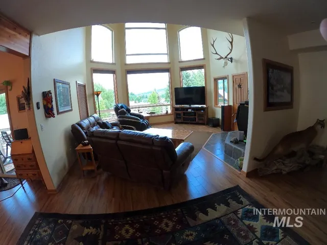 $739,000 | 204 South 2nd Street, Elk River, ID 83827