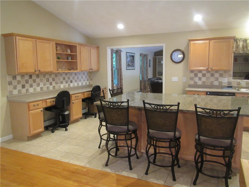71 Wolf Hill Road Smithfield, RI 02917 - Photo 8 of 38 Gallery Image 8