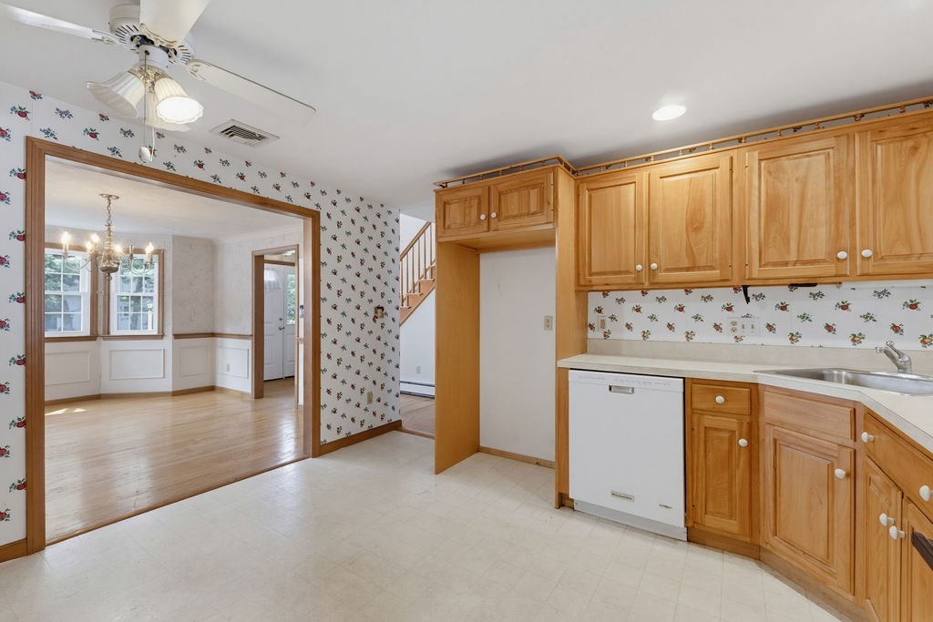 24 Cinnamon Circle, Unit 24 Walpole, MA 02081 - Photo 6 of 30