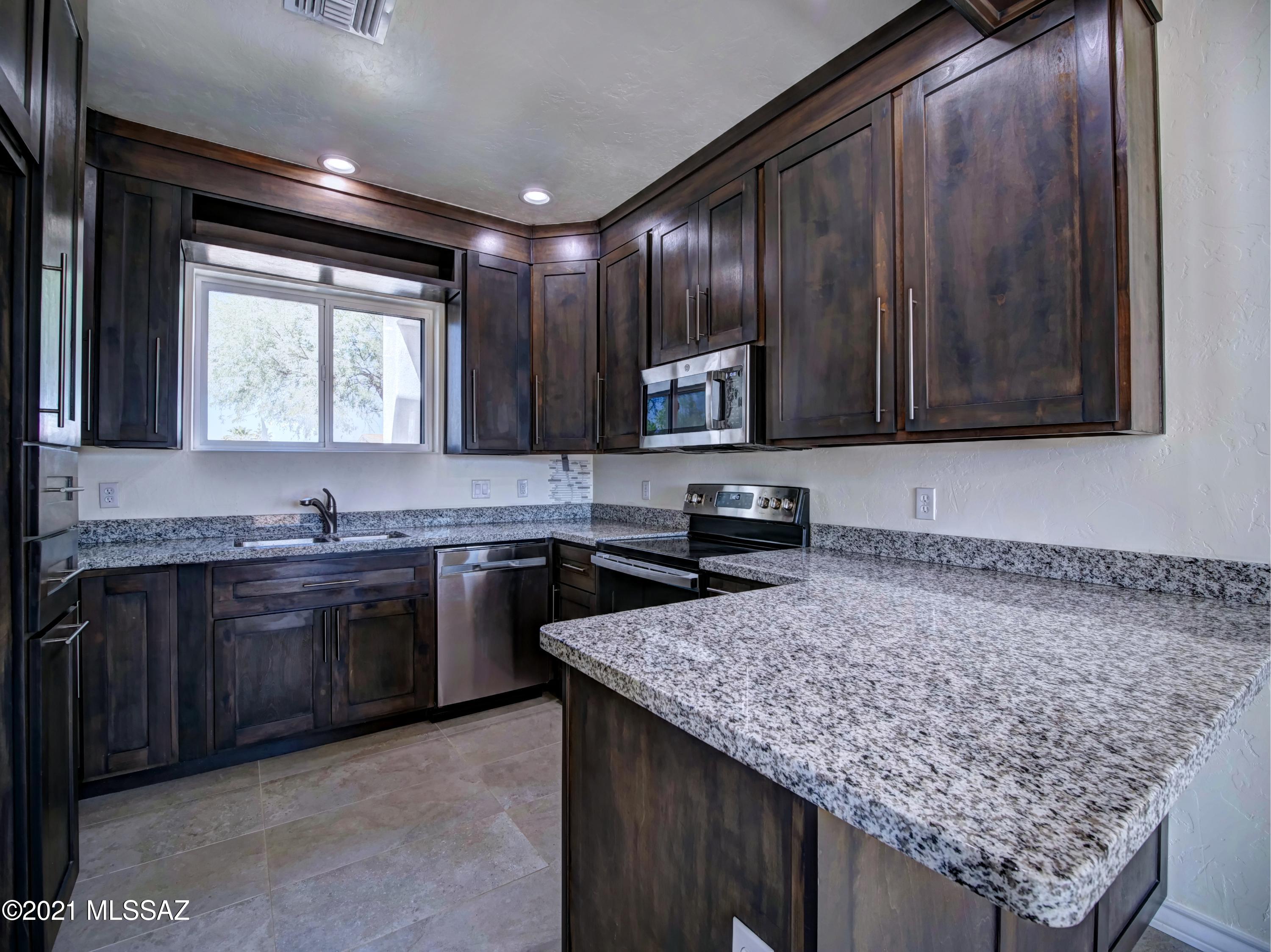 427 Willow Drive Rio Rico, AZ 85648 - Photo 12 of 29
