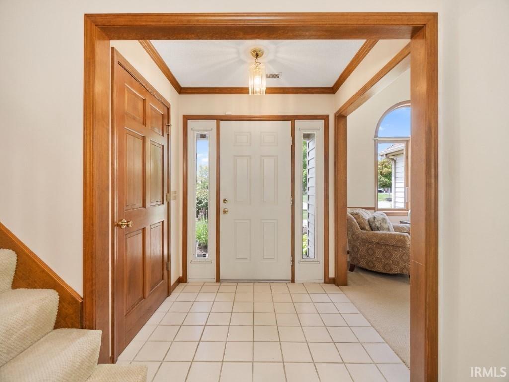 823 Autumn Ridge Lane Fort Wayne, IN 46804 - Photo 4 of 36