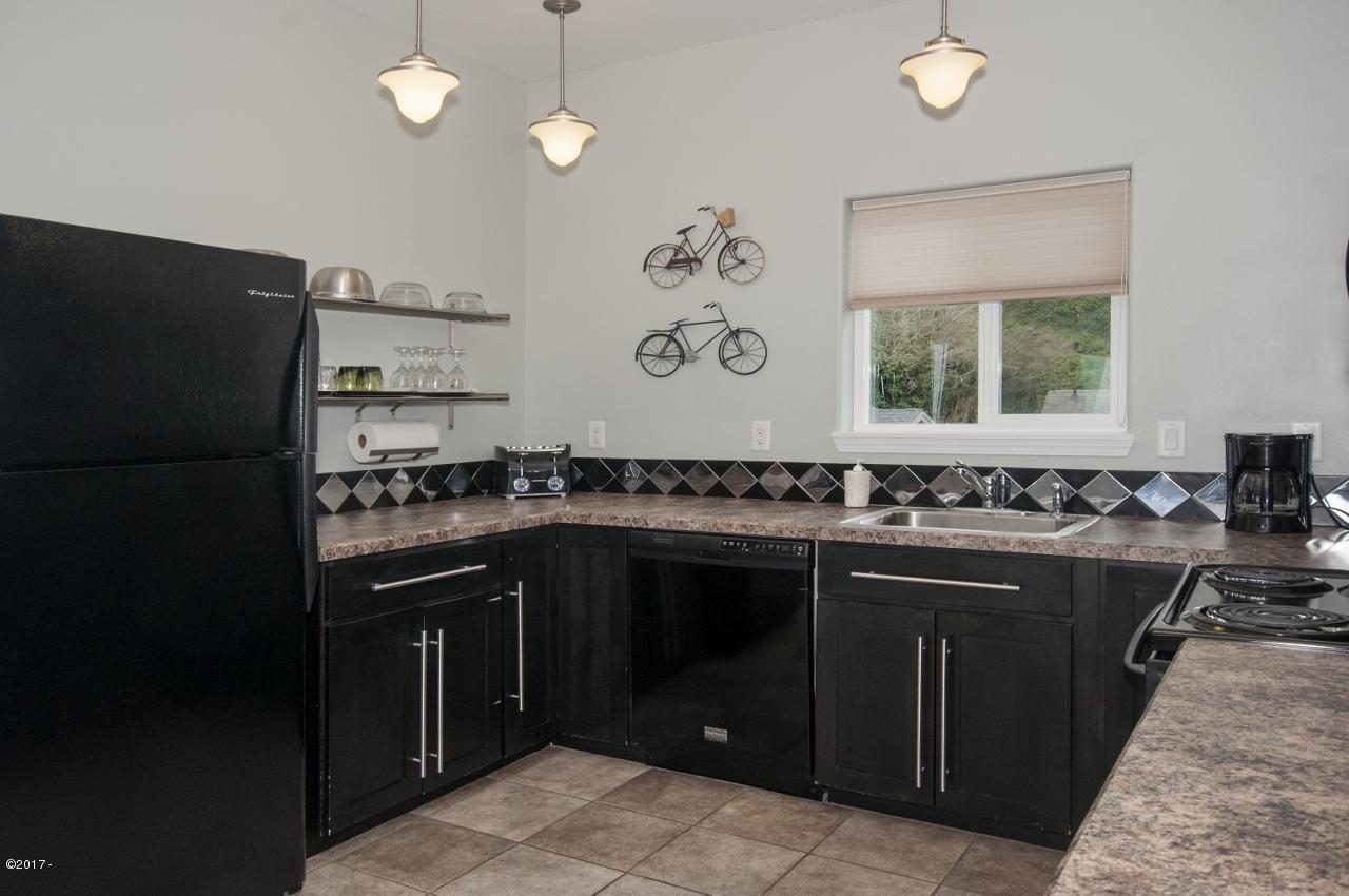 35-45 Northeast Clarke Street Depoe Bay, OR 97341 - Photo 13 of 48 Kitchen - Snuggle Up
