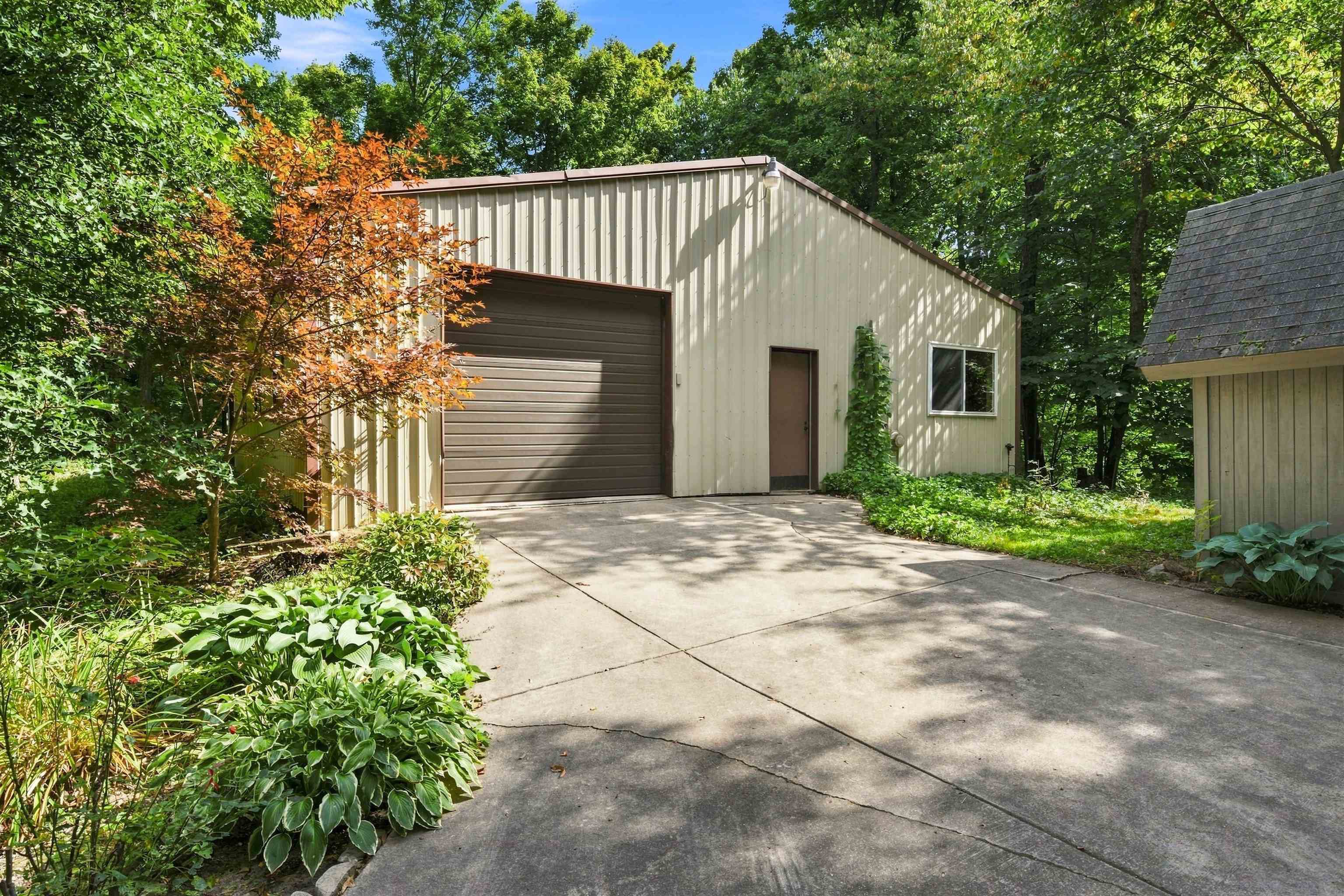 3618 South Maple Valley Road Suttons Bay, MI 49682 - Photo 3 of 74 1950236-6b22eabc-101f-4307-80c5-1fbf01a5c38b.JPG