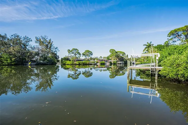 $425,000 | 4320 Huntington Street Northeast, St. Petersburg, FL 33703