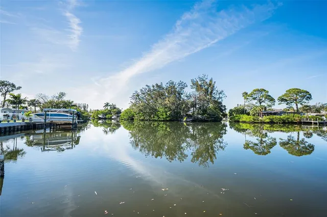 $425,000 | 4320 Huntington Street Northeast, St. Petersburg, FL 33703