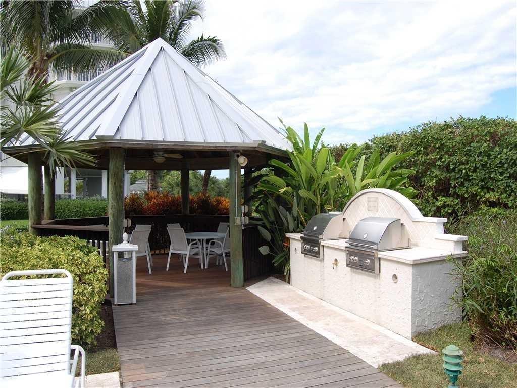579 Northeast Plantation Road, Unit S407 Jensen Beach, FL 34957 - Photo 34 of 44 Grill & Pavilion