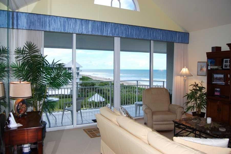579 Northeast Plantation Road, Unit S407 Jensen Beach, FL 34957 - Photo 9 of 44 Vaulted Ceiling
