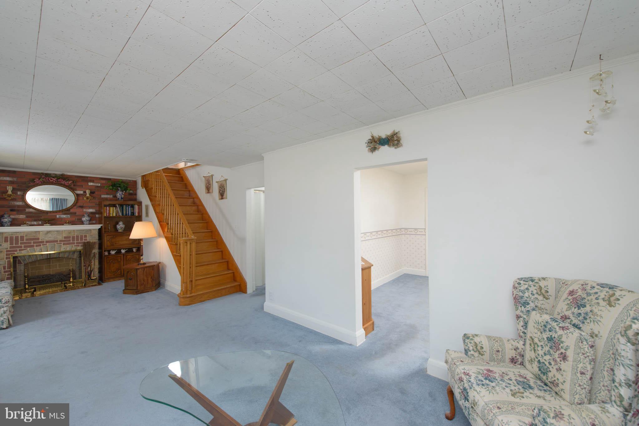 11 Fairway Road Baltimore, MD 21221 - Photo 6 of 30 Living Room