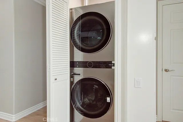 a close up view of a washer and dryer