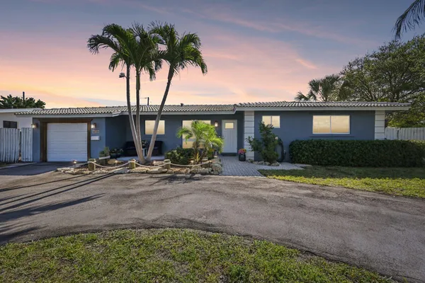 $649,900 | 818 Southeast 9th Terrace, Deerfield Beach, FL 33441