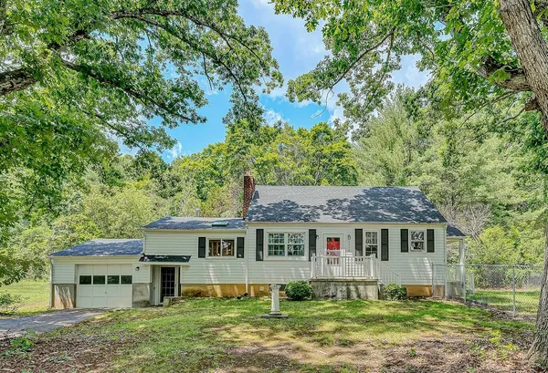 $230,000 | 2908 Loch Haven Drive, Roanoke, VA 24019