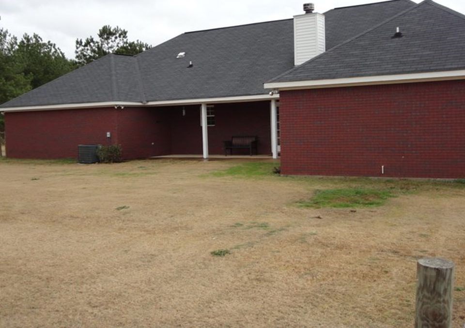 92 McLendon Road Fort Mitchell, AL 36856 - Photo 11 of 16 a backyard of a house