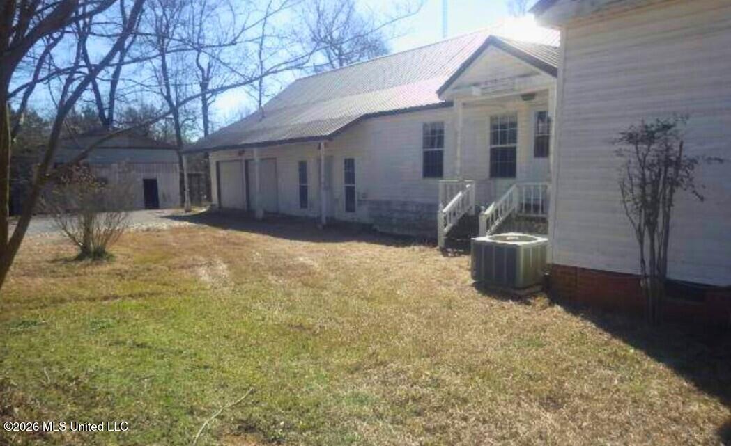8950 Highway 35 Forest, MS 39074 - Photo 14 of 17 5