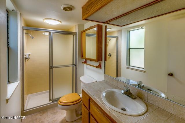 1415 La Cima Road Santa Barbara, CA 93101 - Photo 16 of 45 Bathroom 2