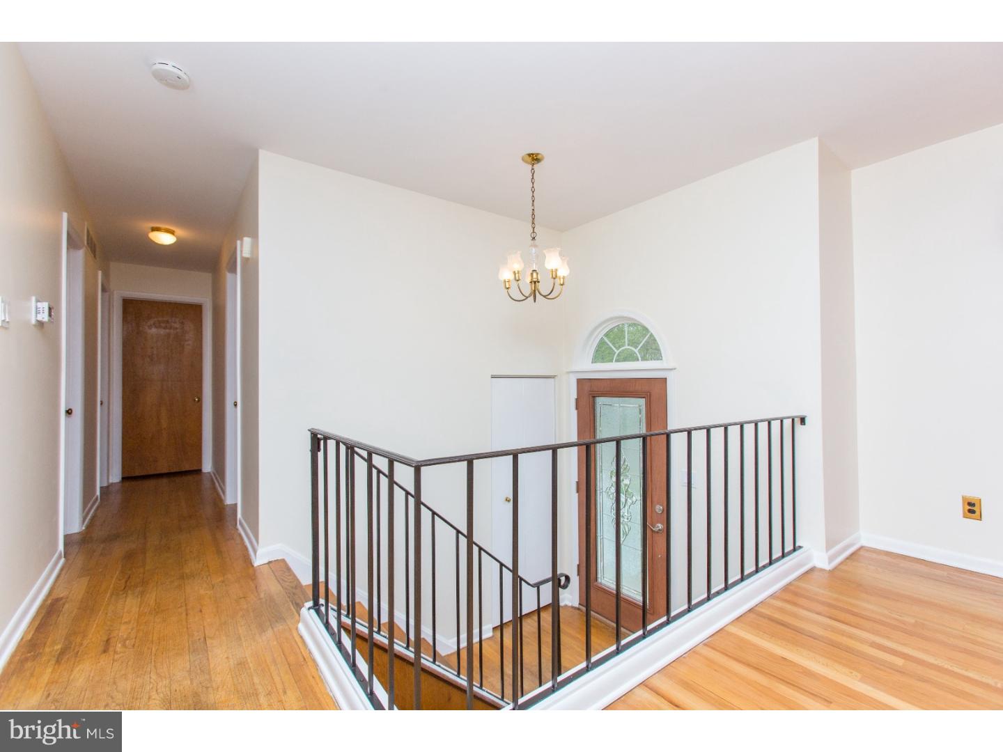 11 Havertown Road Newark, DE 19713 - Photo 3 of 23 Foyer