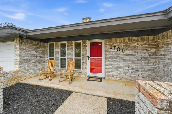 $320,000 | 1709 Princeton Drive, Arlington, TX 76015