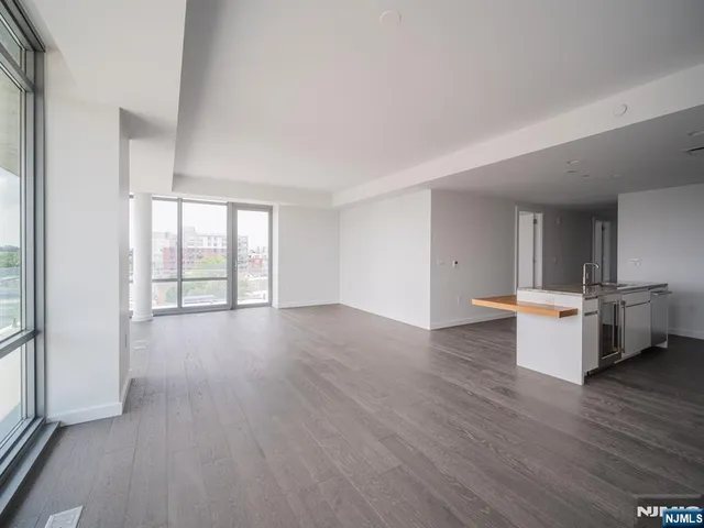 $1,350,000 | 320 Adolphus Avenue, Unit 401, Cliffside Park, NJ 07010