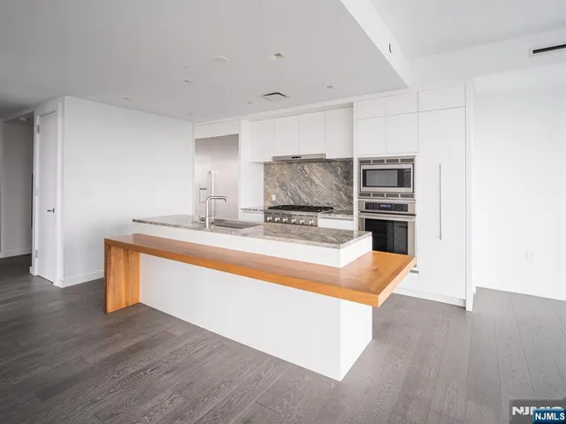 $1,350,000 | 320 Adolphus Avenue, Unit 401, Cliffside Park, NJ 07010