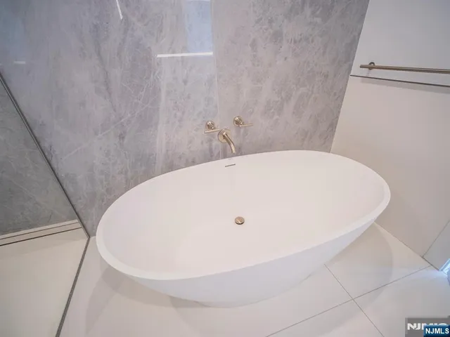 $1,350,000 | 320 Adolphus Avenue, Unit 401, Cliffside Park, NJ 07010