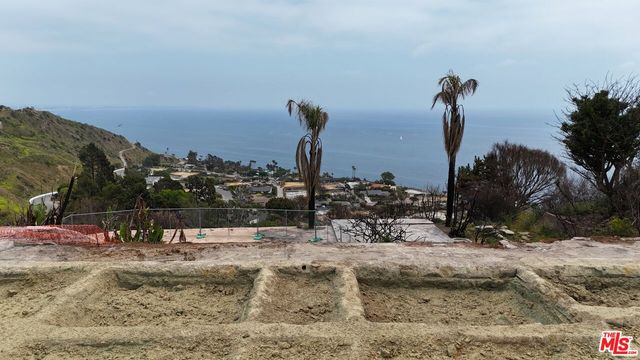 $2,300,000 | 20404 Little Rock Way, Malibu, CA 90265