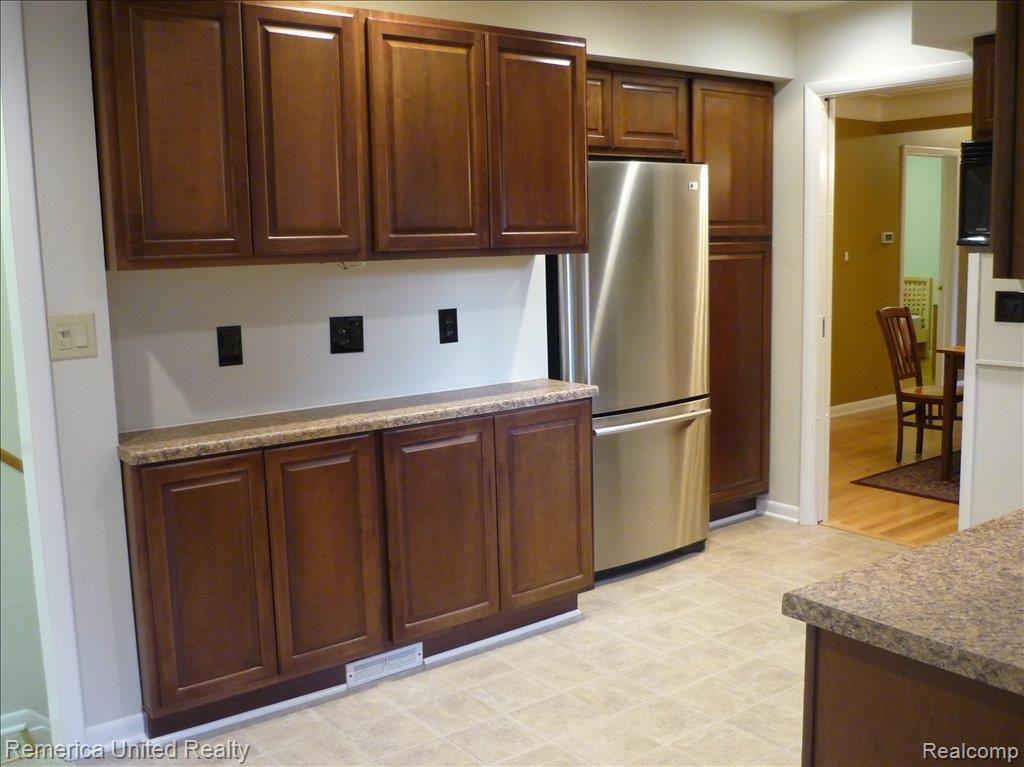 Kitchen w/ SS