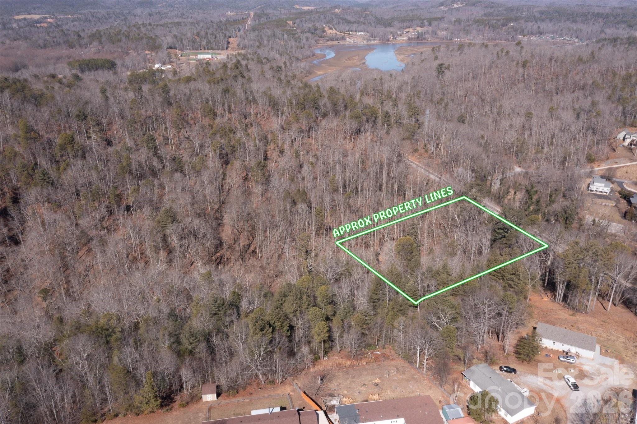 V/l V/l Ridge Walk Road, Unit 16 Marion, NC 28752 - Photo 4 of 10 a backyard of a house with table and chairs