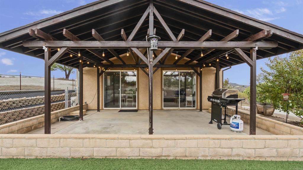 39260 Grassy Road Temecula, CA 92592 - Photo 34 of 50 a view of a car park from a roof deck