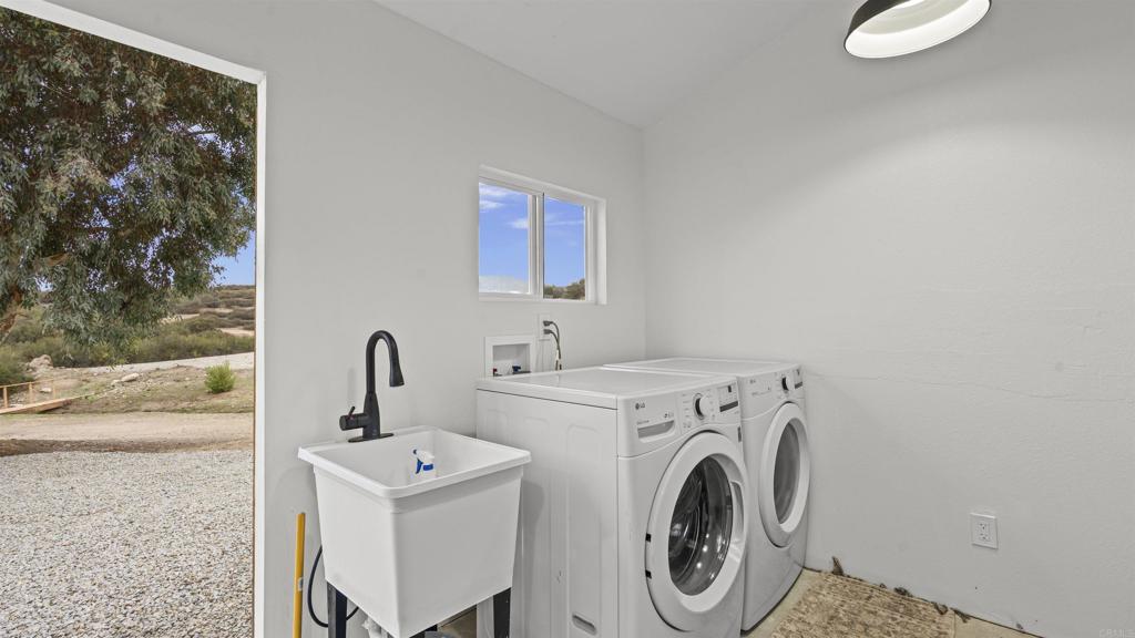 39260 Grassy Road Temecula, CA 92592 - Photo 35 of 53 a utility room with dryer and washer