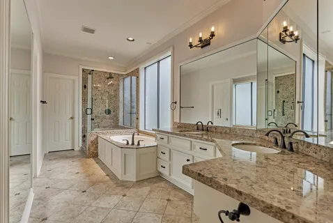 $1,100,000 | 168 West Shadowpoint Circle, The Woodlands, TX 77381