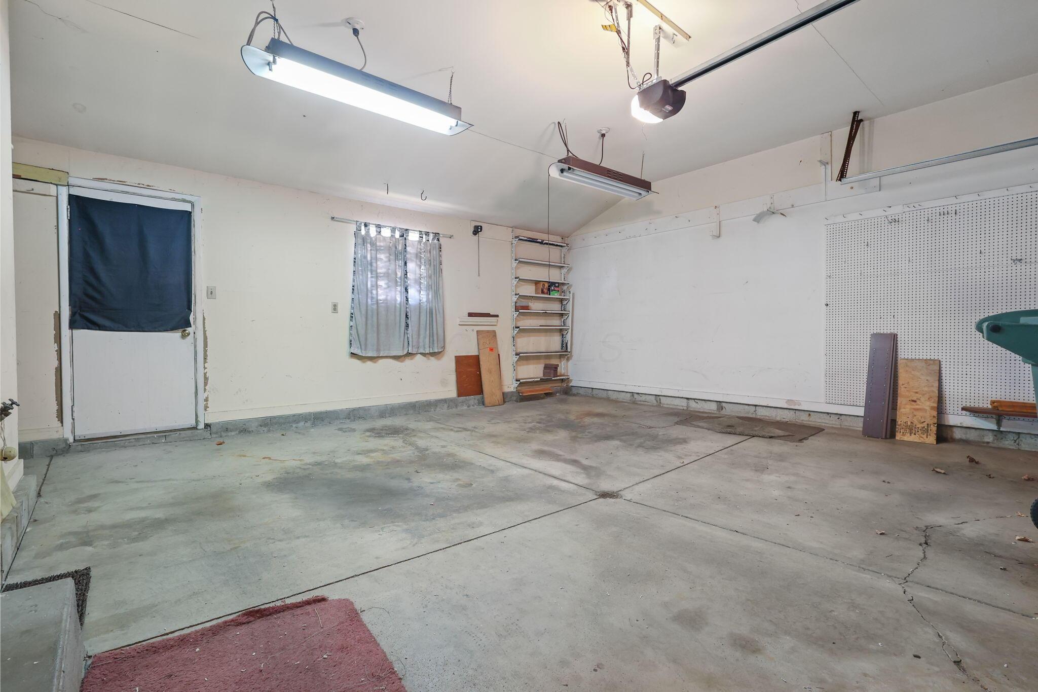 6066 Sandgate Road Columbus, OH 43229 - Photo 34 of 47 48-web-or-mls-G02A8718