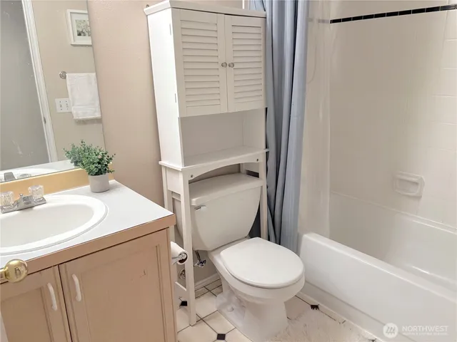 $528,888 | 250 Northwest Dogwood Street, Unit C201, Issaquah, WA 98027