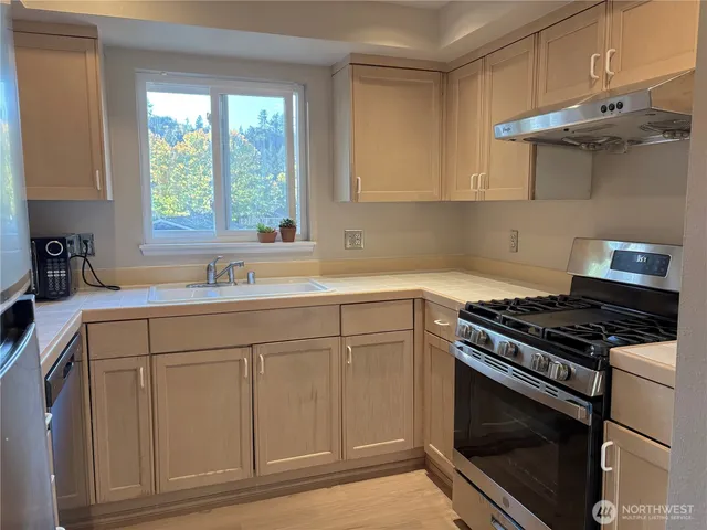 $528,888 | 250 Northwest Dogwood Street, Unit C201, Issaquah, WA 98027