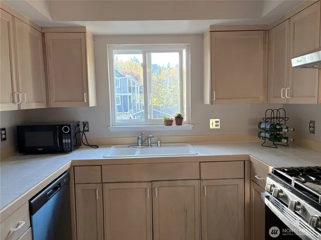 $528,888 | 250 Northwest Dogwood Street, Unit C201, Issaquah, WA 98027