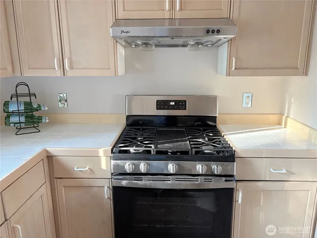 $528,888 | 250 Northwest Dogwood Street, Unit C201, Issaquah, WA 98027