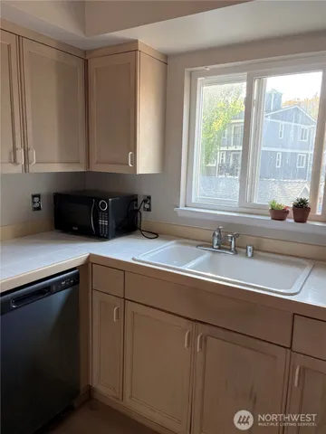 $528,888 | 250 Northwest Dogwood Street, Unit C201, Issaquah, WA 98027