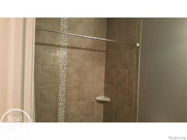 3583 Hogan Circle Rochester, MI 48307 - Photo 18 of 21 31244170-17.JPG