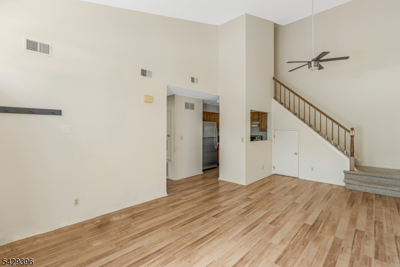 44 Spruce Court Bedminster, NJ 07921 - Photo 5 of 32
