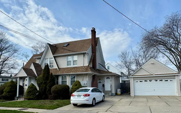 $3,700 | 1 Allen Street, Unit 1, Lynbrook, NY 11563