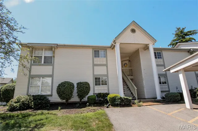 $164,900 | 761 Sugar Glen Drive, Unit 5, St. Peters, MO 63376