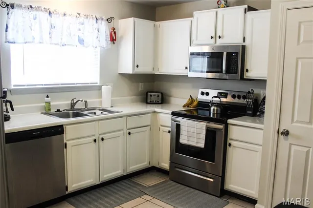 $164,900 | 761 Sugar Glen Drive, Unit 5, St. Peters, MO 63376