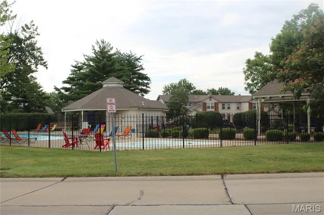 $164,900 | 761 Sugar Glen Drive, Unit 5, St. Peters, MO 63376