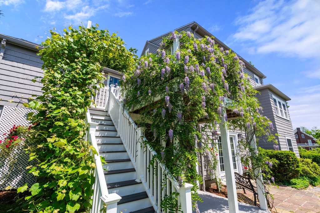 107 Stoneleigh Road Watertown, MA 02472 - Photo 5 of 42