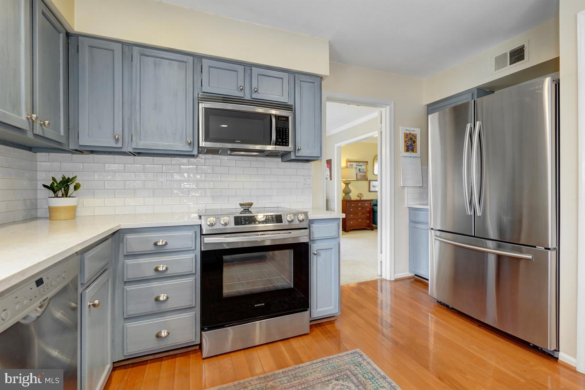 11628 Deer Forest Road Reston, VA 20194 - Photo 17 of 50 Stainless Steel Appliances