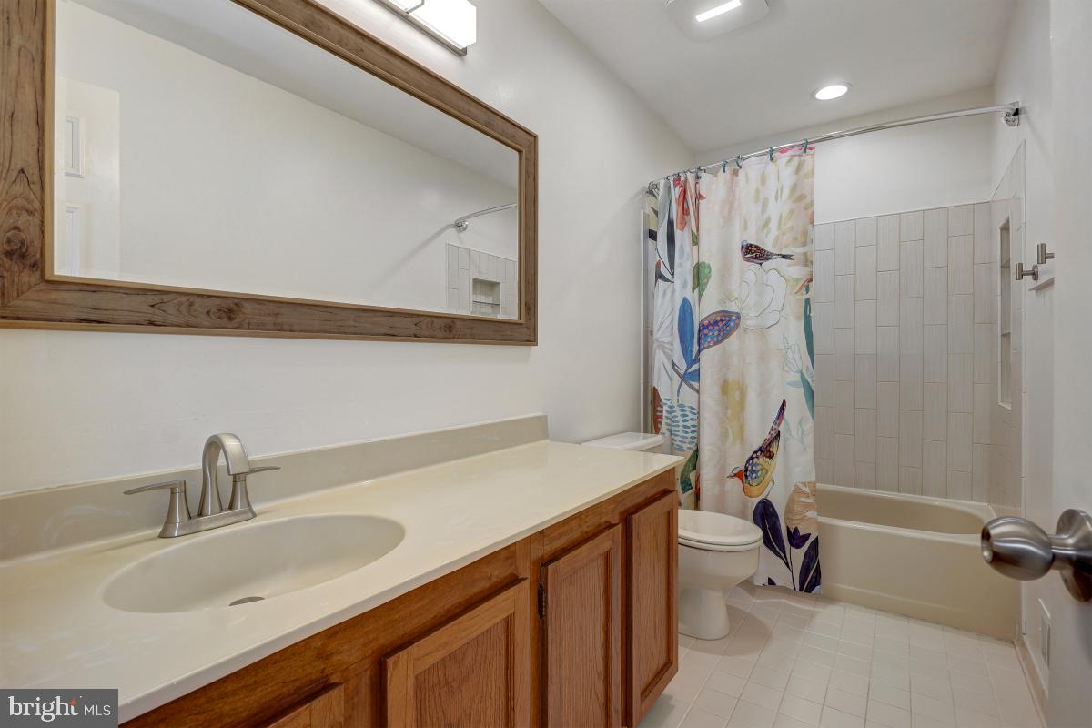 11628 Deer Forest Road Reston, VA 20194 - Photo 38 of 50 Upper Level Hall Bathroom