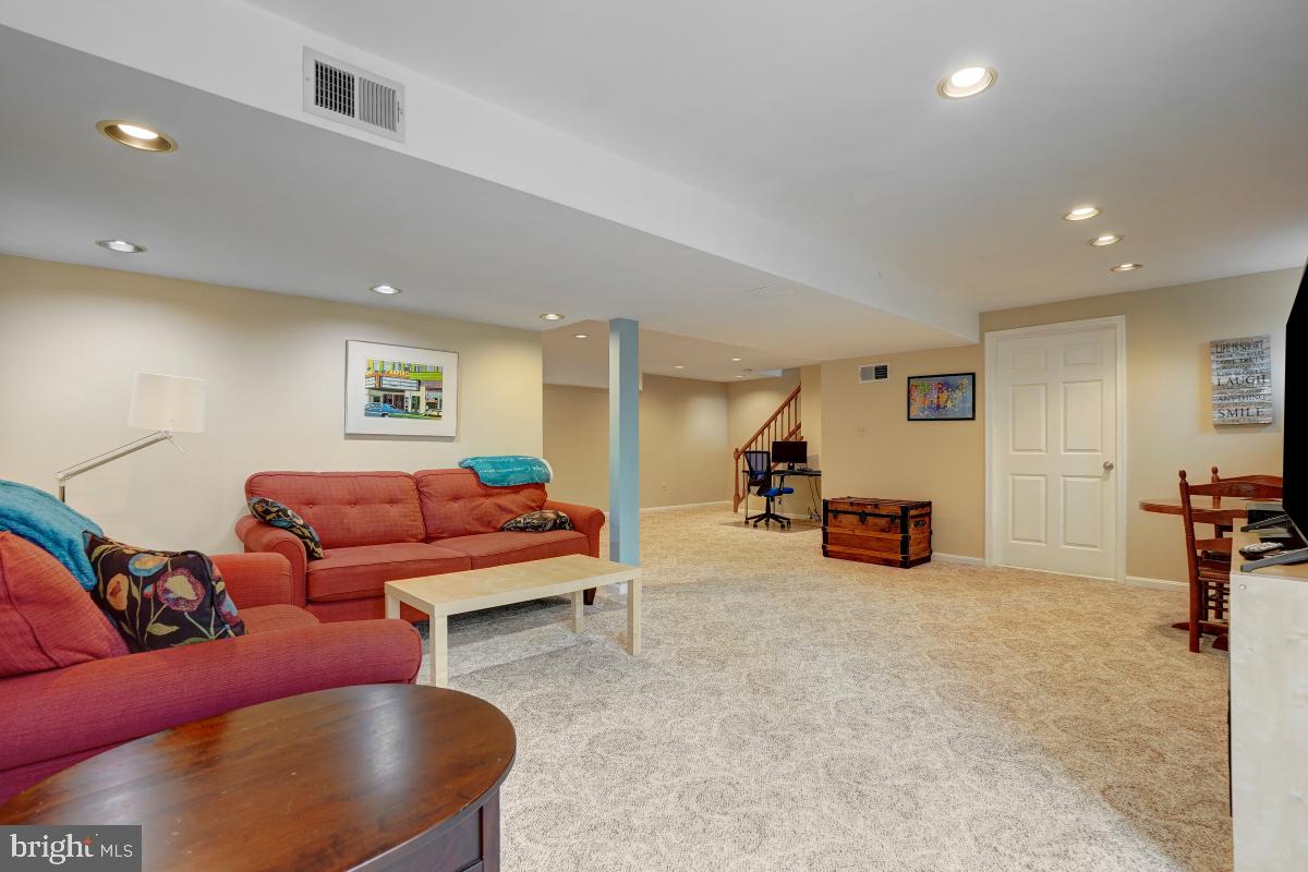 11628 Deer Forest Road Reston, VA 20194 - Photo 42 of 50 Large Rec Roo