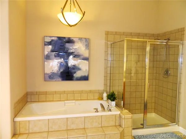 $785,000 | 51 Bay Hill Court, Lake Ozark, MO 65049