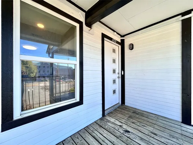 $1,600 | 6409 Burns Street, Unit 305, Austin, TX 78752