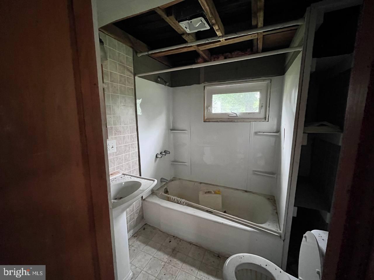132 Thomas Road New Castle, PA 16101 - Photo 26 of 51