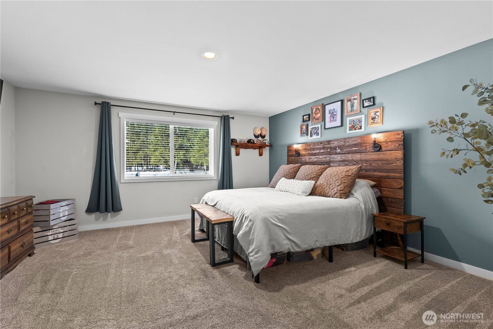 971 Old Cedars Road Cle Elum, WA 98922 - Photo 14 of 39 a bed room with a bed and a chair