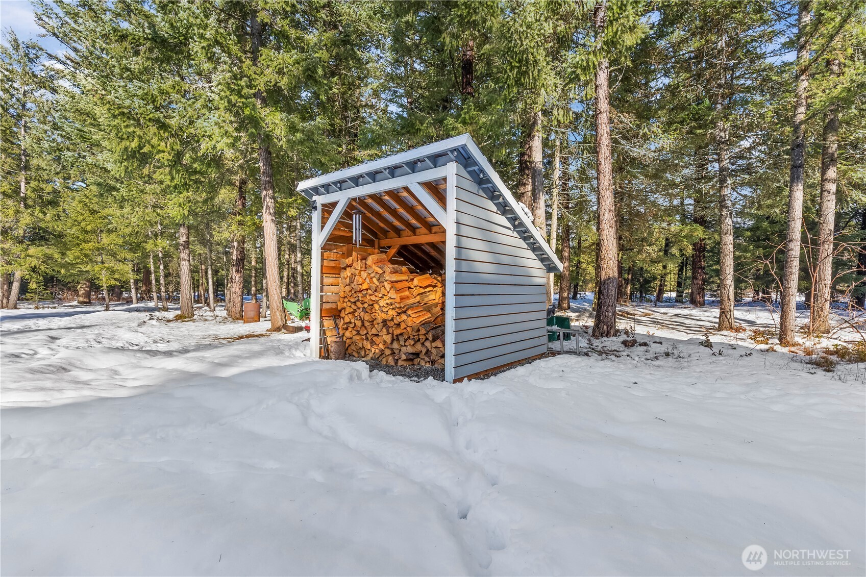 971 Old Cedars Road Cle Elum, WA 98922 - Photo 34 of 39 a view of backyard with deck and barbeque oven